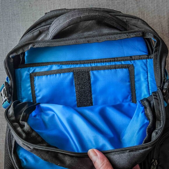 BNWOT Warner Brothers medium sized laptop backpack - Picture 8 of 14